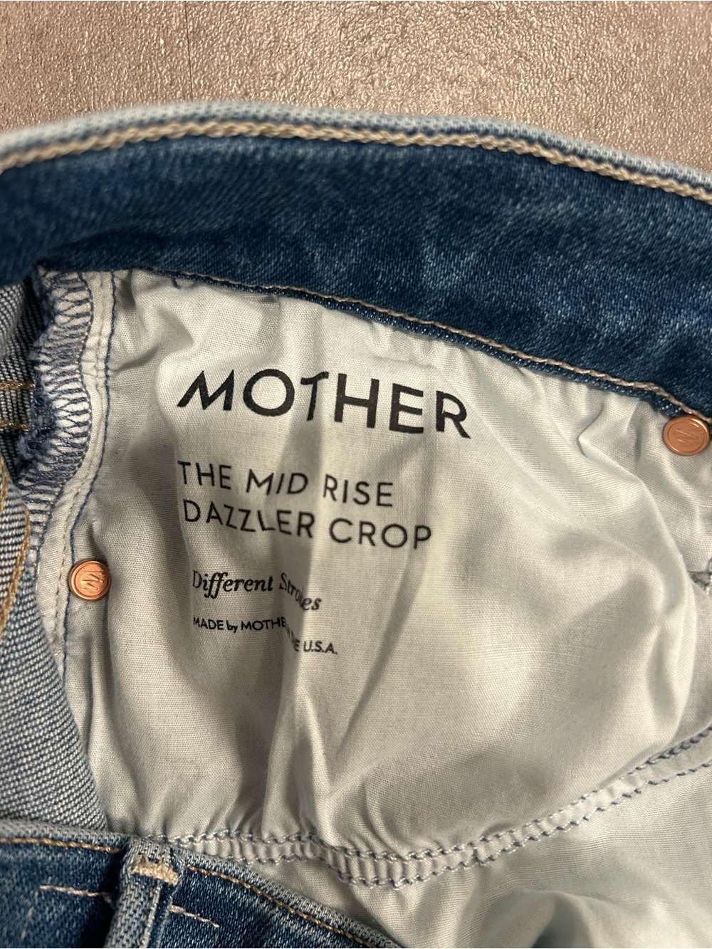 MOTHER The Mid Rise Dazzler Crop Jeans Size 30 - Picture 6 of 8